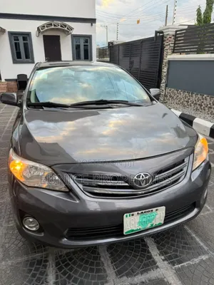 Toyota Corolla LE 4dr Sedan (1.8L 4cyl 4A) 2013 Gray