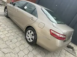 Toyota Camry LE 4dr Sedan (2.4L 4cyl 5A) 2009 Gold