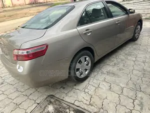 Toyota Camry LE 4dr Sedan (2.4L 4cyl 5A) 2009 Gold