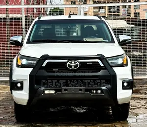 Toyota Hilux 2006 White