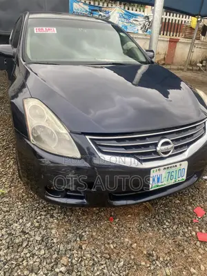Nissan Altima 2.5 S Coupe CVT 2010 Blue