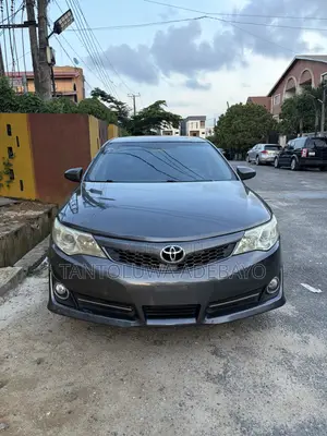 Toyota Camry SE 4dr Sedan (2.5L 4cyl 6A) 2012 Gray