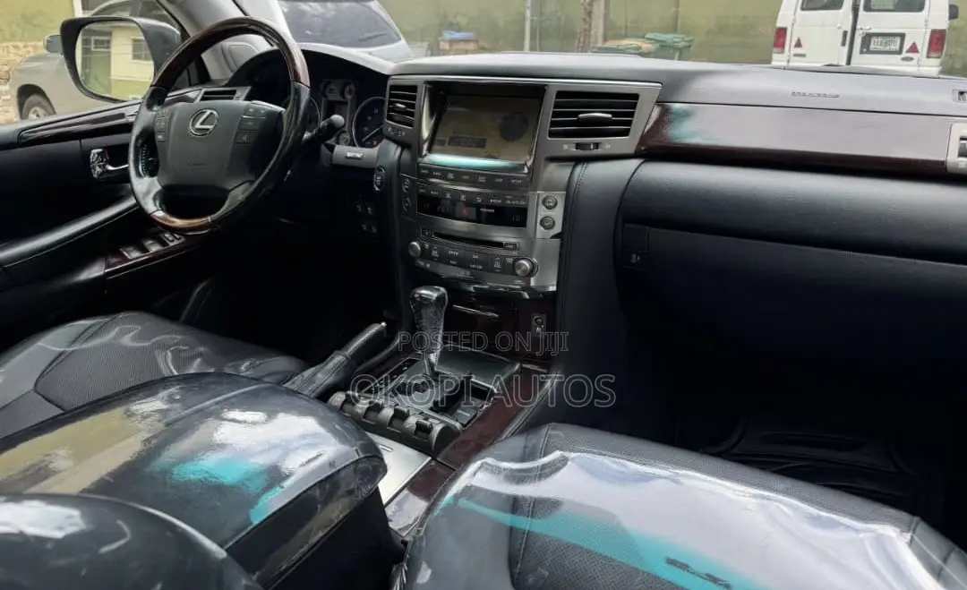 Lexus LX 570 2010 Black