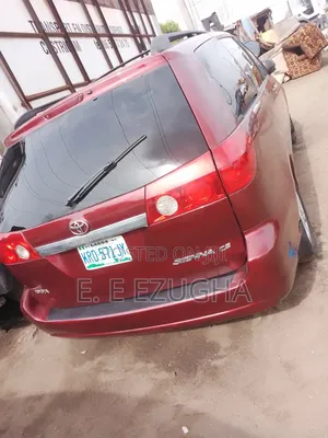 Toyota Sienna 2005 Red