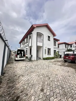 2bdrm Apartment in Lekki Phase 1 for rent