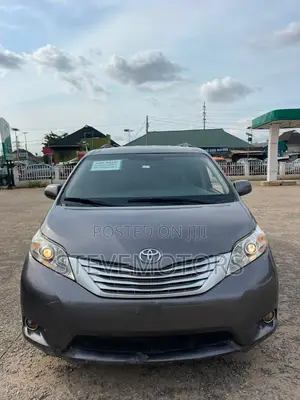 Toyota Sienna 2013 Gray