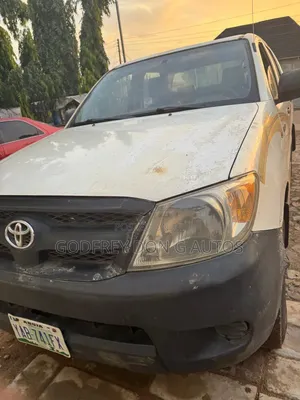Toyota Hilux 2008 White