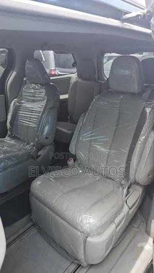 Toyota Sienna 2011 Silver