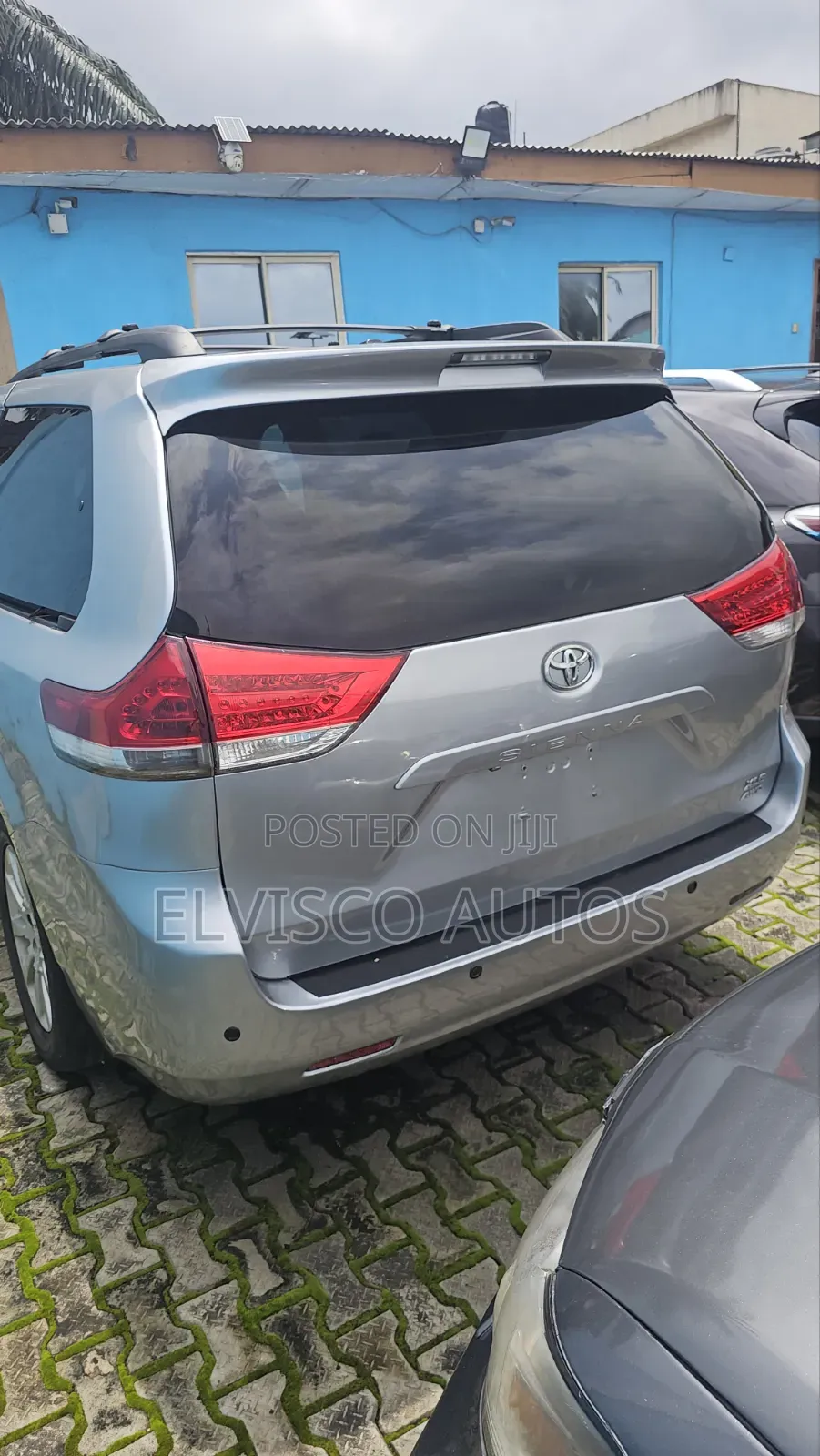 Toyota Sienna 2011 Silver