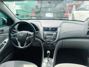 Hyundai Accent SE 2013 White