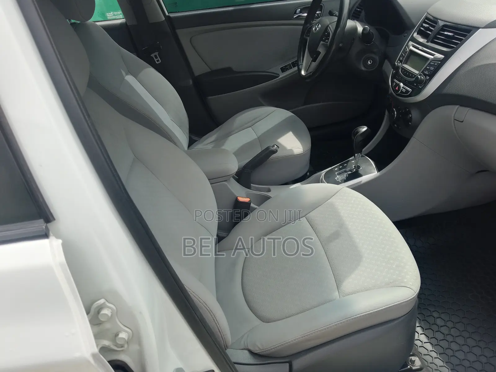 Hyundai Accent SE 2013 White