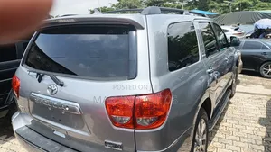 Toyota Sequoia 2010 Silver
