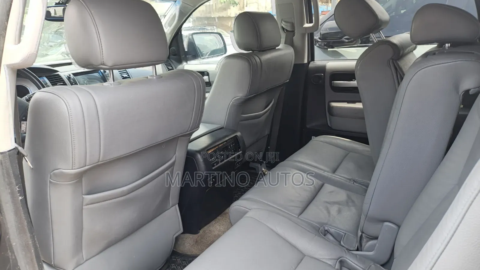 Toyota Sequoia 2010 Silver