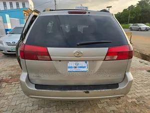 Toyota Sienna 2005 Gold