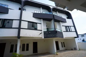 4bdrm Townhouse/Terrace in Lafiaji Lekki, Ogudu GRA for sale