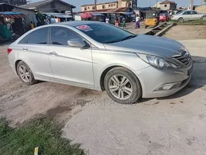 Hyundai Sonata SE Sedan FWD (2.4L 4cyl 6A) 2012 Silver