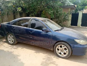 Toyota Regius 2005 Blue