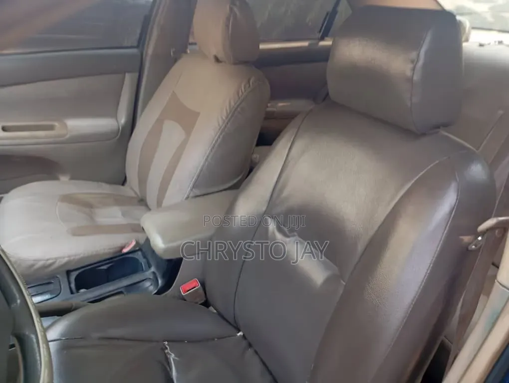 Toyota Regius 2005 Blue