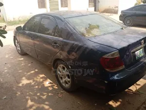 Toyota Regius 2005 Blue