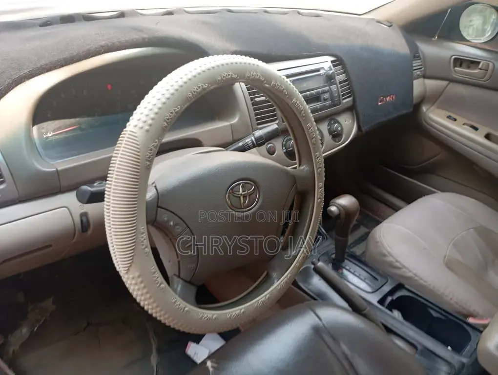 Toyota Regius 2005 Blue