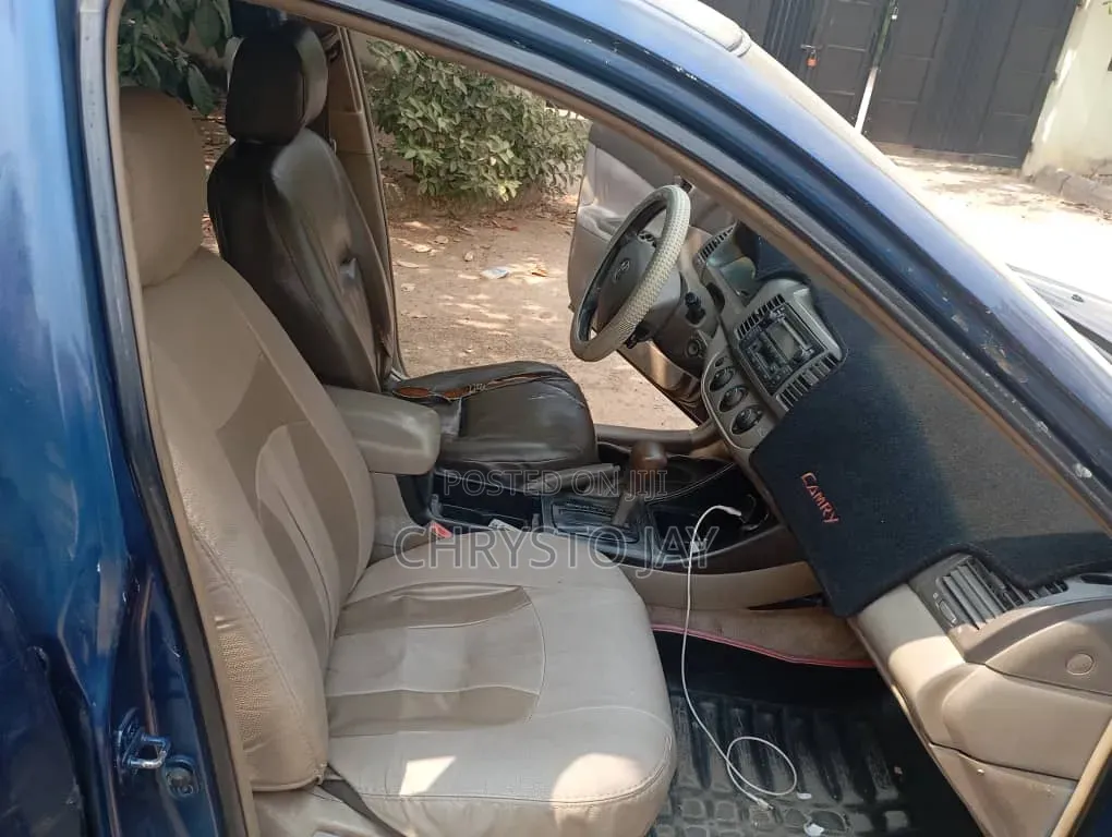 Toyota Regius 2005 Blue