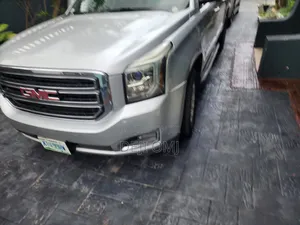 GMC Yukon 2015 Silver