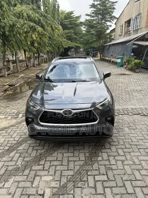 Toyota Highlander XLE 2021 Gray