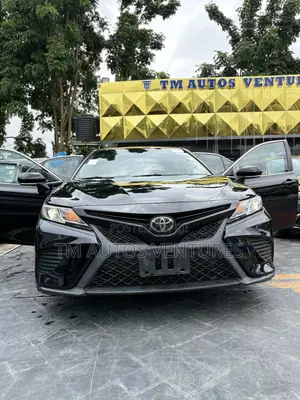 Toyota Camry SE FWD (2.5L 4cyl 8AM) 2018 Black