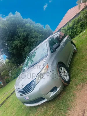 Toyota Sienna 2012 Silver