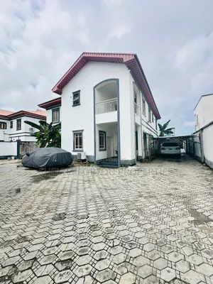 2bdrm Apartment in Lekki Phase 1 for rent