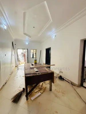 2bdrm Apartment in Lekki Phase 1 for rent