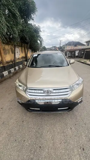 Toyota Highlander 2012 Gold