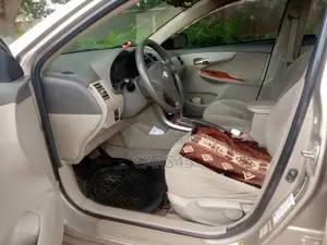 Toyota Corolla 2009 Gold