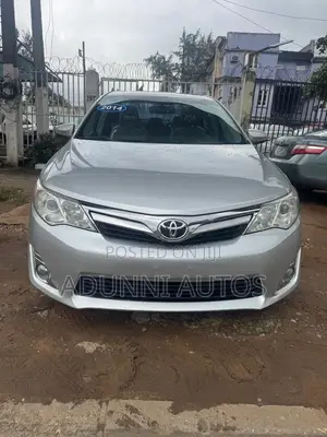 Toyota Camry XLE 4dr Sedan (3.5L 6cyl 6A) 2014 Silver