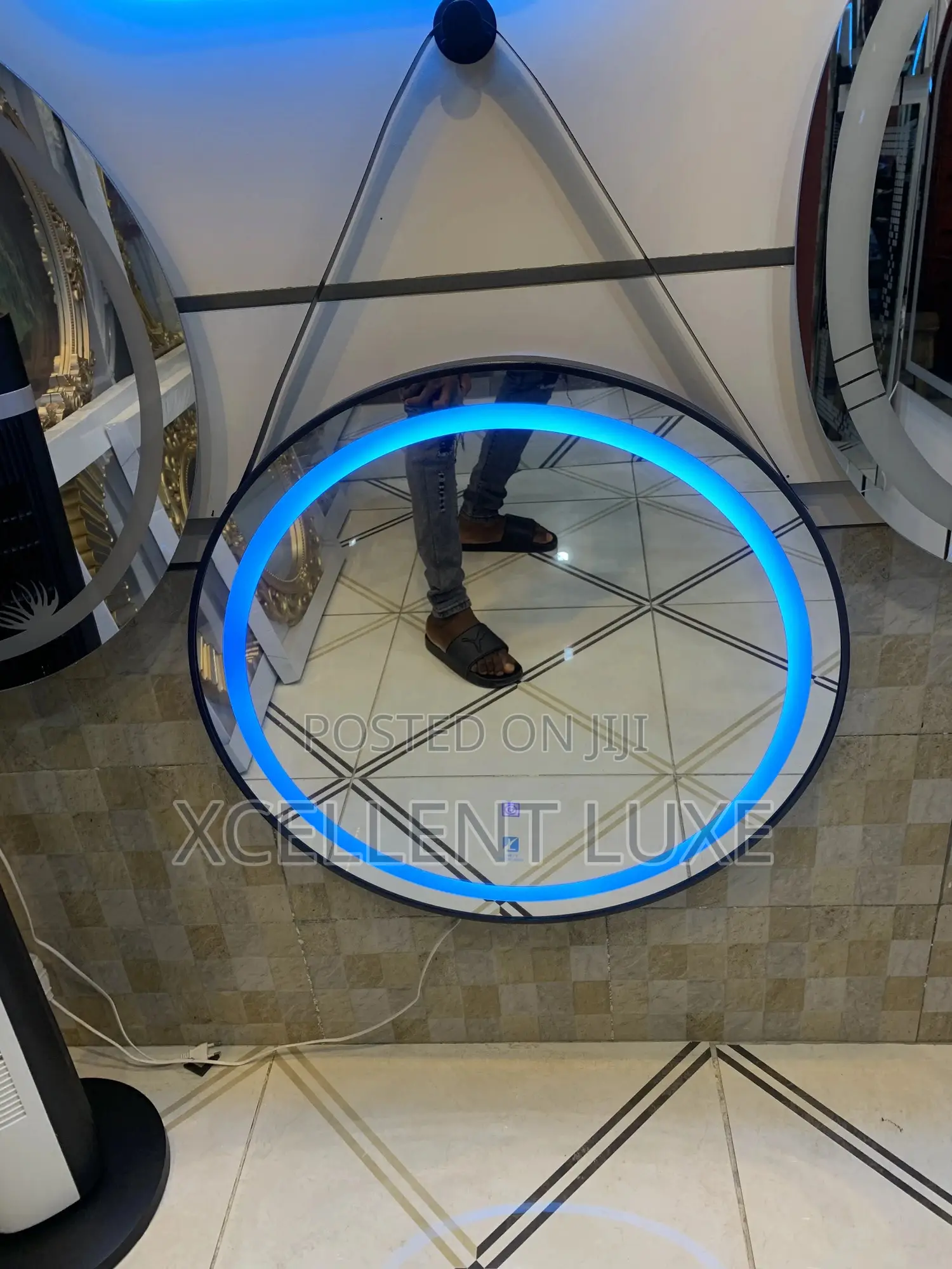 Led Mirror With 3 Lights Round Shaped