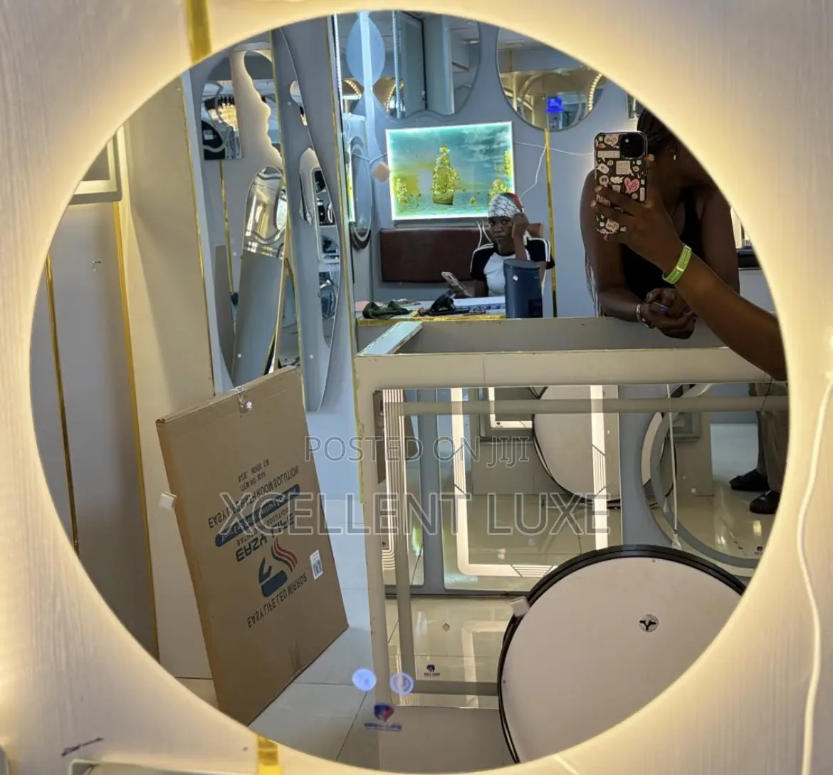 Led Mirror With 3 Lights Round Shaped