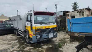 Super Clean Foreign Used Volvo Fl6, 8 Bolts