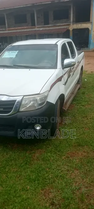 Toyota Hilux 2010 White