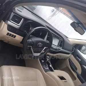 Toyota Highlander XLE V6 4x4 (3.5L 6cyl 6A) 2016 Blue