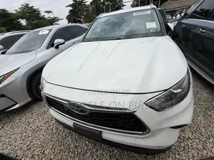 Toyota Highlander Limited 2021 White