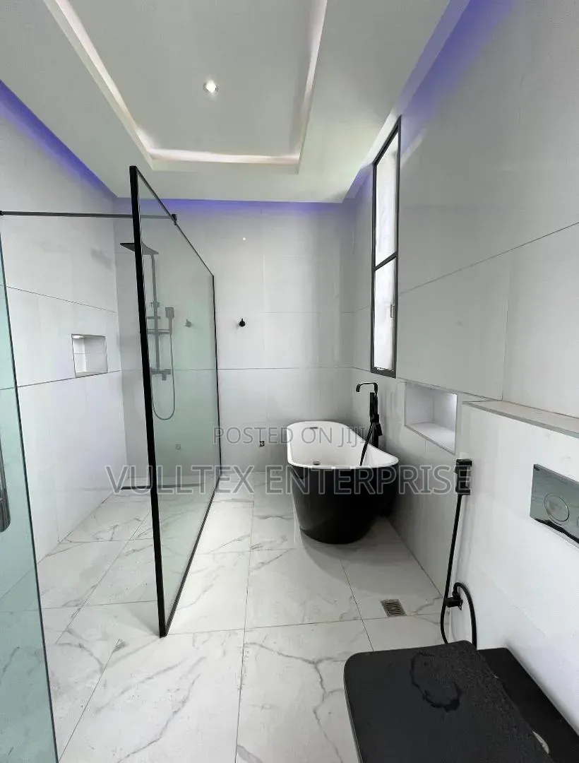 Cubicle (.Plain Glass)