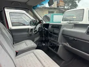 Volkswagen Transporter 2005 Red