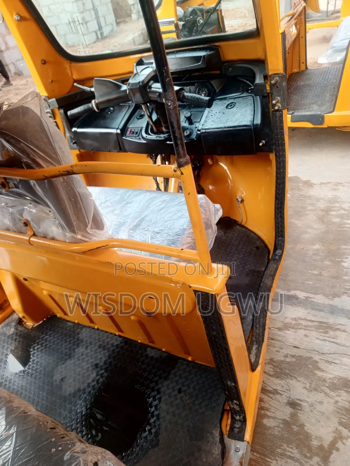 TVS King Deluxe Plus iTouch Start 2023 Yellow
