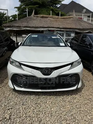 Toyota Camry XLE FWD 2020 White