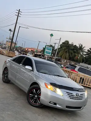 Toyota Camry XLE V6 4dr Sedan (3.5L 6cyl 6AM) 2009 Silver