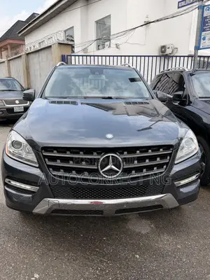 Mercedes-Benz M Class ML350 4MATIC 4dr SUV AWD (3.5L 6cyl 7A) 2014 Gray