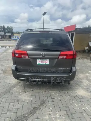 Toyota Sienna XLE 2005 Gray