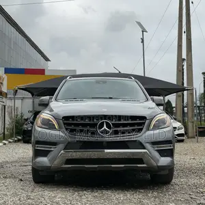Mercedes-Benz M Class ML550 4MATIC 4dr SUV AWD (4.7L 8cyl Turbo 7A) Gray