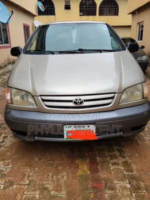 Toyota Sienna CE & 1 hatch 2000 Gold