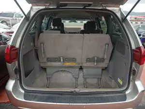 Toyota Sienna 2005 Silver